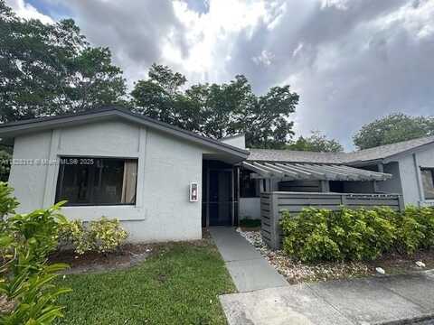 453 Lakeview Dr, Weston, FL 33326