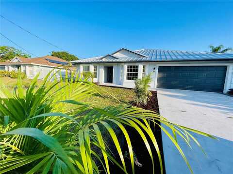 272 SW Oakridge Dr, Port Saint Lucie, FL 34984