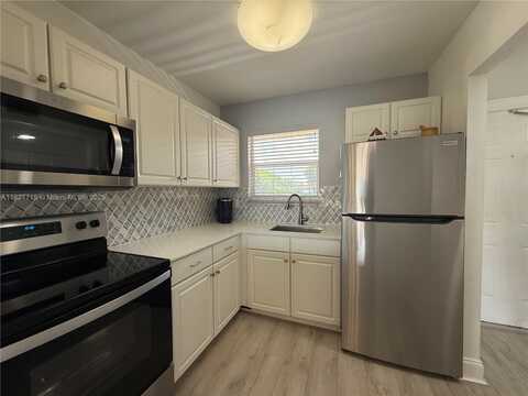 8880 Sunrise Lakes Blvd, Sunrise, FL 33322