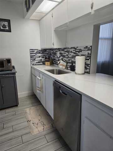 6800 Cypress Rd, Plantation, FL 33317