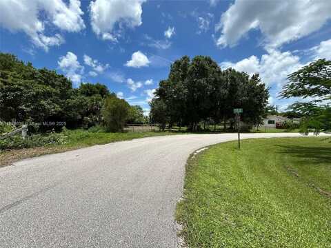 1052 Oak St, Moore Haven, FL 33471
