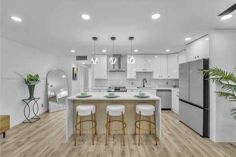 2905 Victoria Pl, Coconut Creek, FL 33066