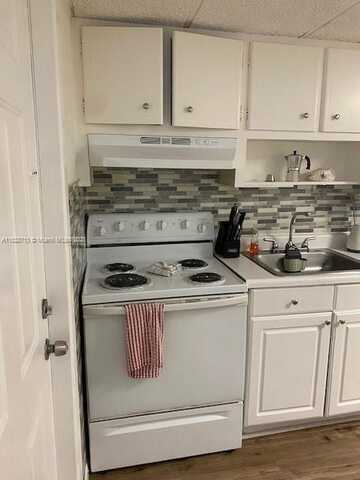 2008 Pierce St, Hollywood, FL 33020