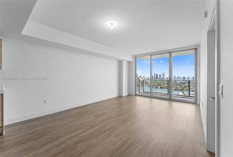 16385 Biscayne Blvd, North Miami Beach, FL 33160