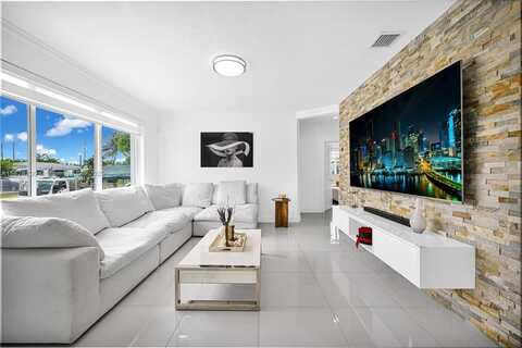 40 W 63rd St, Hialeah, FL 33012