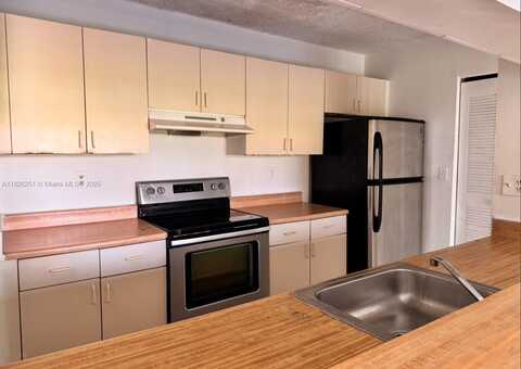 550 NW 114th Ave, Sweetwater, FL 33172
