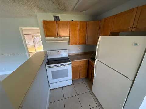 95 NE 41st St, Oakland Park, FL 33334
