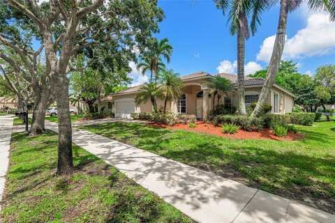 3843 Oak Ridge Cir, Weston, FL 33331