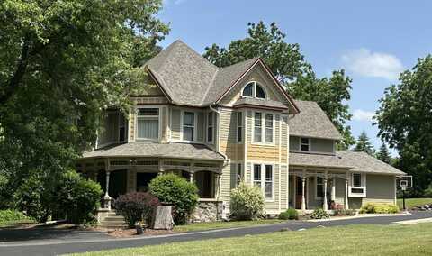 823 E Brandybrook Rd, Wales, WI 53183