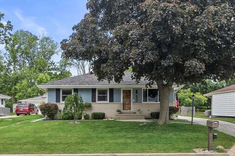 8120 W Norwich Ave, Greenfield, WI 53220