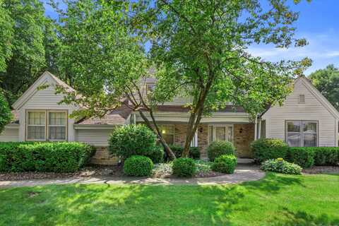 2490 Keats Dr, Brookfield, WI 53045