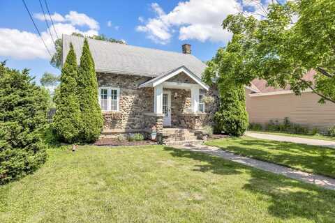 1017 Westowne Ave, Waukesha, WI 53188