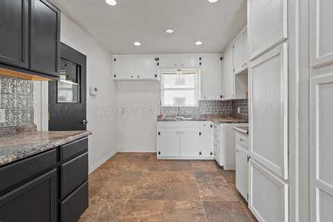 715 W Stinson Street, Dimmitt, TX 79027