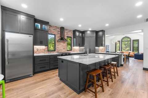 3 Willow Bank CIR, Bentonville, AR 72712