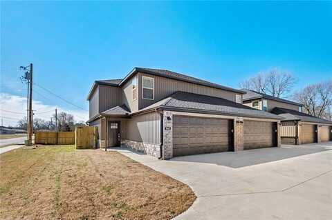 501 Arkansas ST, Gentry, AR 72734