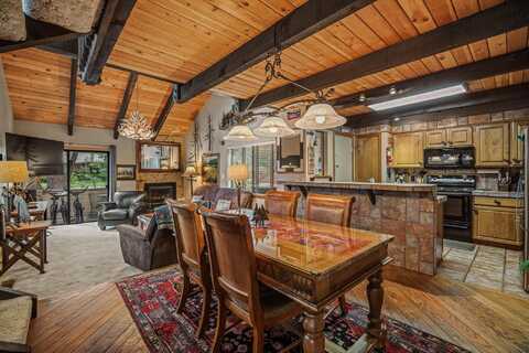 17693 Tennis Village Court, Sunriver, OR 97707