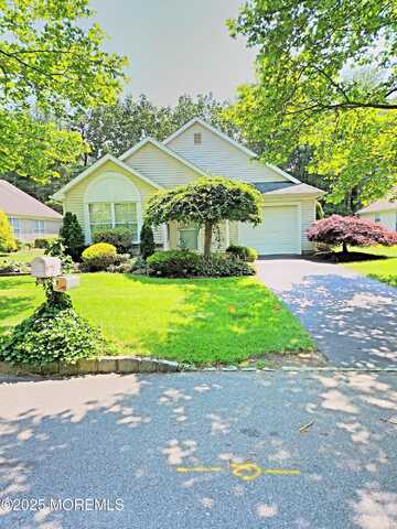 12 Skylark Lane, Lakewood, NJ 08701