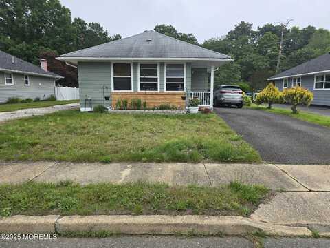 23 Yellowstone Drive, Toms River, NJ 08753