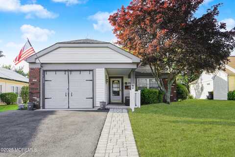 37 Westgate Place, Manchester, NJ 08759