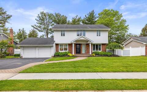 3 Colgate Lane, Woodbury, NY 11797