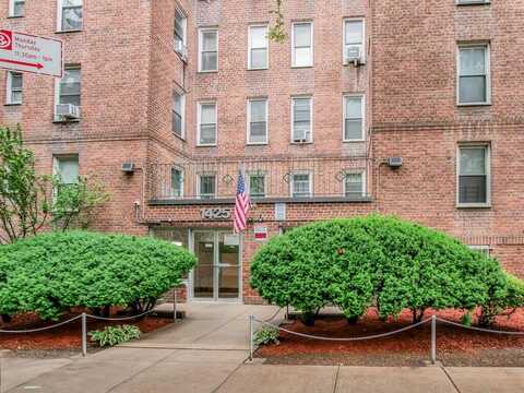 1425 Thieriot Avenue, Bronx, NY 10460