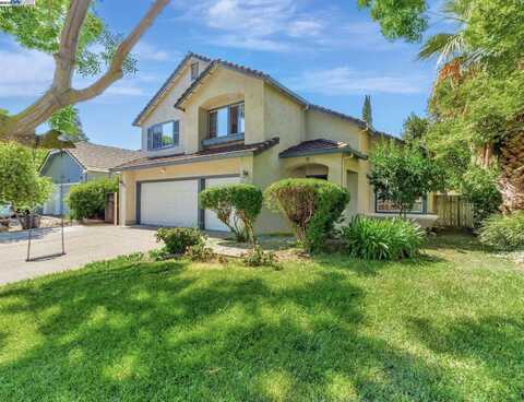 840 Menay Dr, Tracy, CA 95376