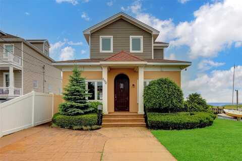 894 Bay 9th Street, West Islip, NY 11795
