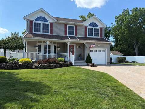 4 Anthony Court, Copiague, NY 11726