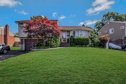 45 Colony Lane, Syosset, NY 11791