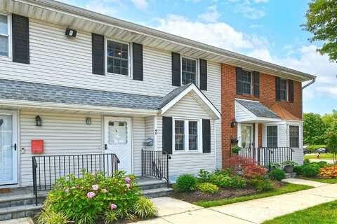60 Jad Court, Plainview, NY 11803