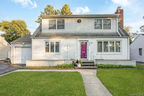 263 Foster Avenue, Malverne, NY 11565