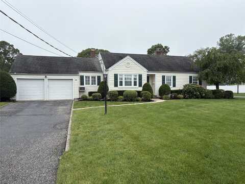 38 Bradish Lane, Bay Shore, NY 11706