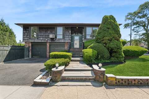 360 Robyn Place, East Meadow, NY 11554