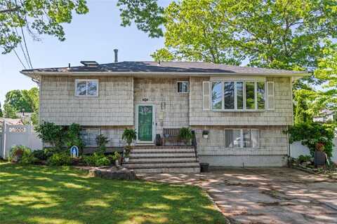 402 Chelsea Avenue, West Babylon, NY 11704