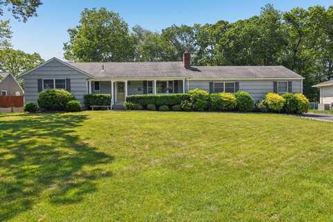 1824 Spur Drive S, Islip Terrace, NY 11752