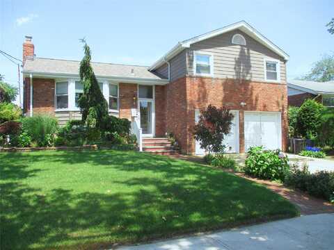 3281 Milburn Avenue, Baldwin Harbor, NY 11510
