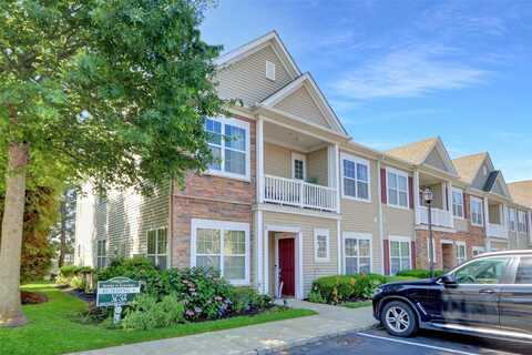 32 Southampton Drive, Massapequa, NY 11758