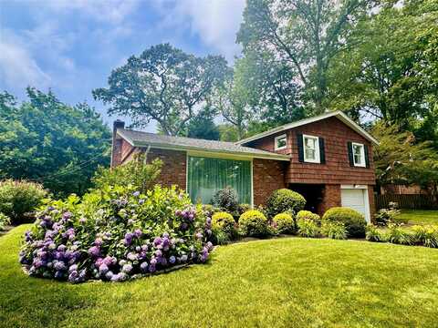 43 E Harwood Drive, Glen Cove, NY 11542