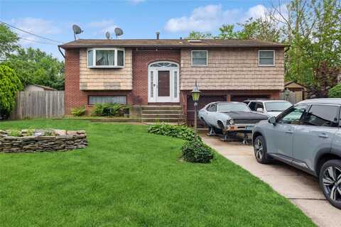 18 Berkeley Avenue, Selden, NY 11784