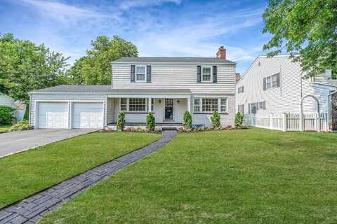 7 Rutland Avenue, Rockville Centre, NY 11570