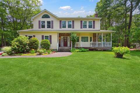 44 Jamaica Avenue, Holtsville, NY 11742
