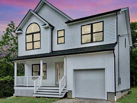 Nc Malta Place, Mastic, NY 11950
