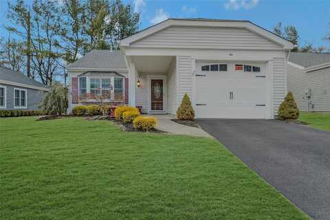 2 Lamont Court, Ridge, NY 11961