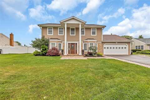 133 Pace Drive S, West Islip, NY 11795