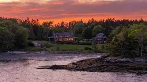 10 Cromwell Cove Road, Harpswell, ME 04079