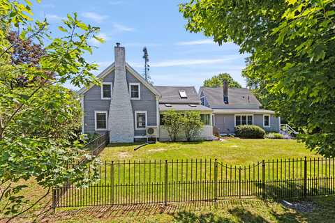 30 Pine Street, Freeport, ME 04032