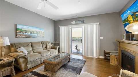 138 Oak Harbor Drive, Camdenton, MO 65020