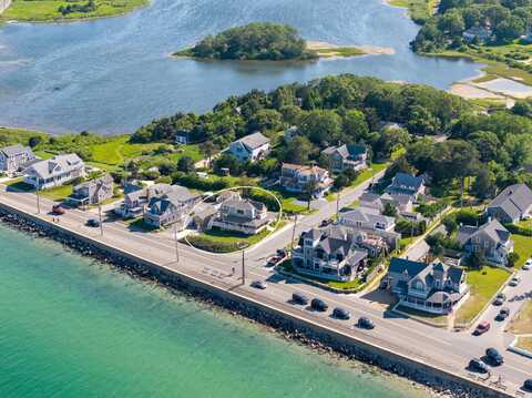 4 Canonicus Avenue, Oak Bluffs, MA 02557