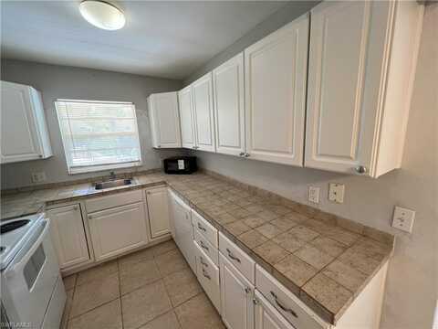 4290 Gulfstream, NAPLES, FL 34112