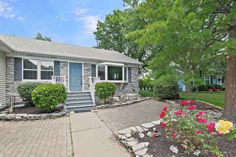 2040 Honey Locust Drive, Algonquin, IL 60102